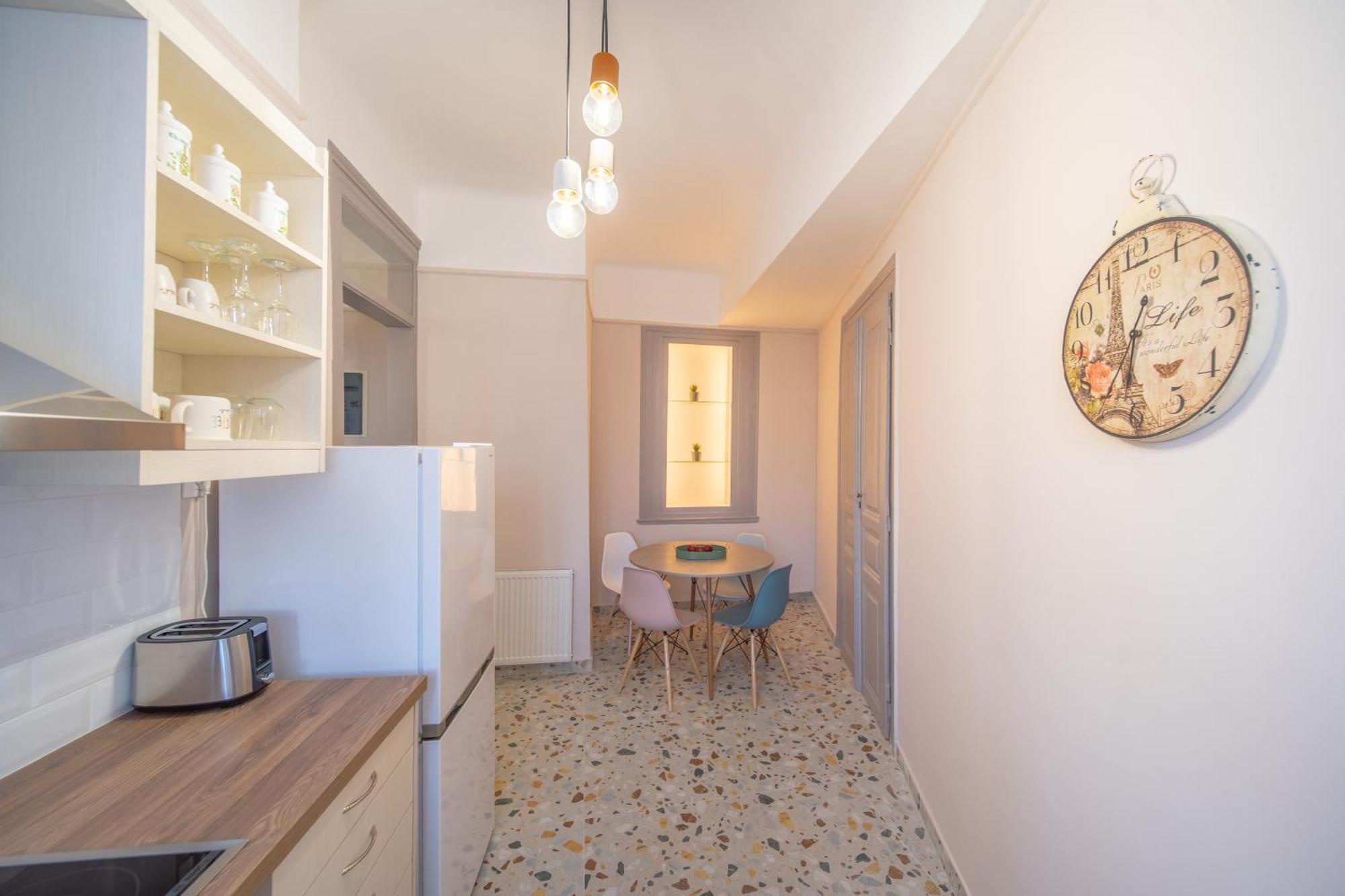 Oikia Tripodon Apartamento Atenas Exterior foto