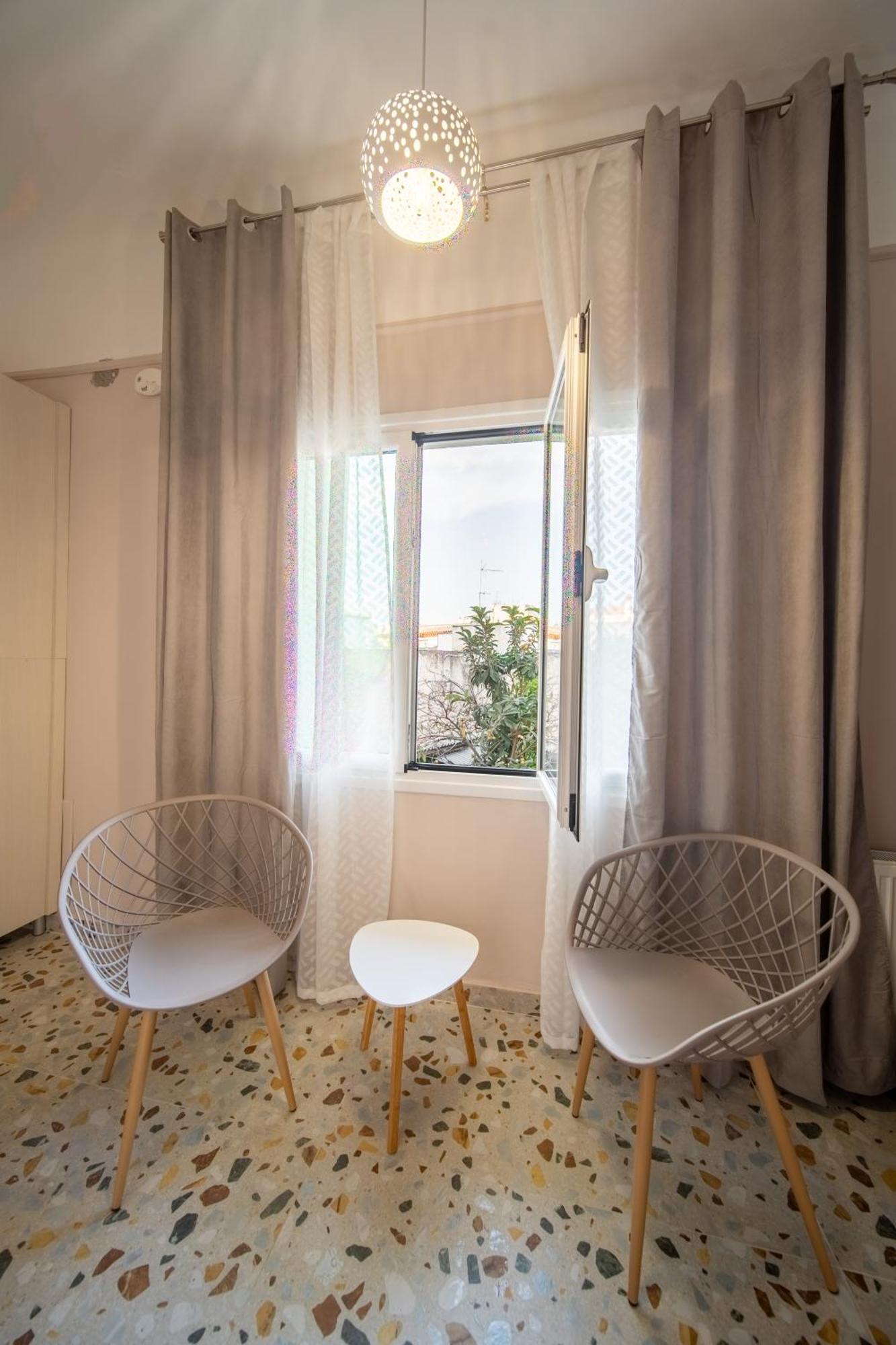 Oikia Tripodon Apartamento Atenas Exterior foto