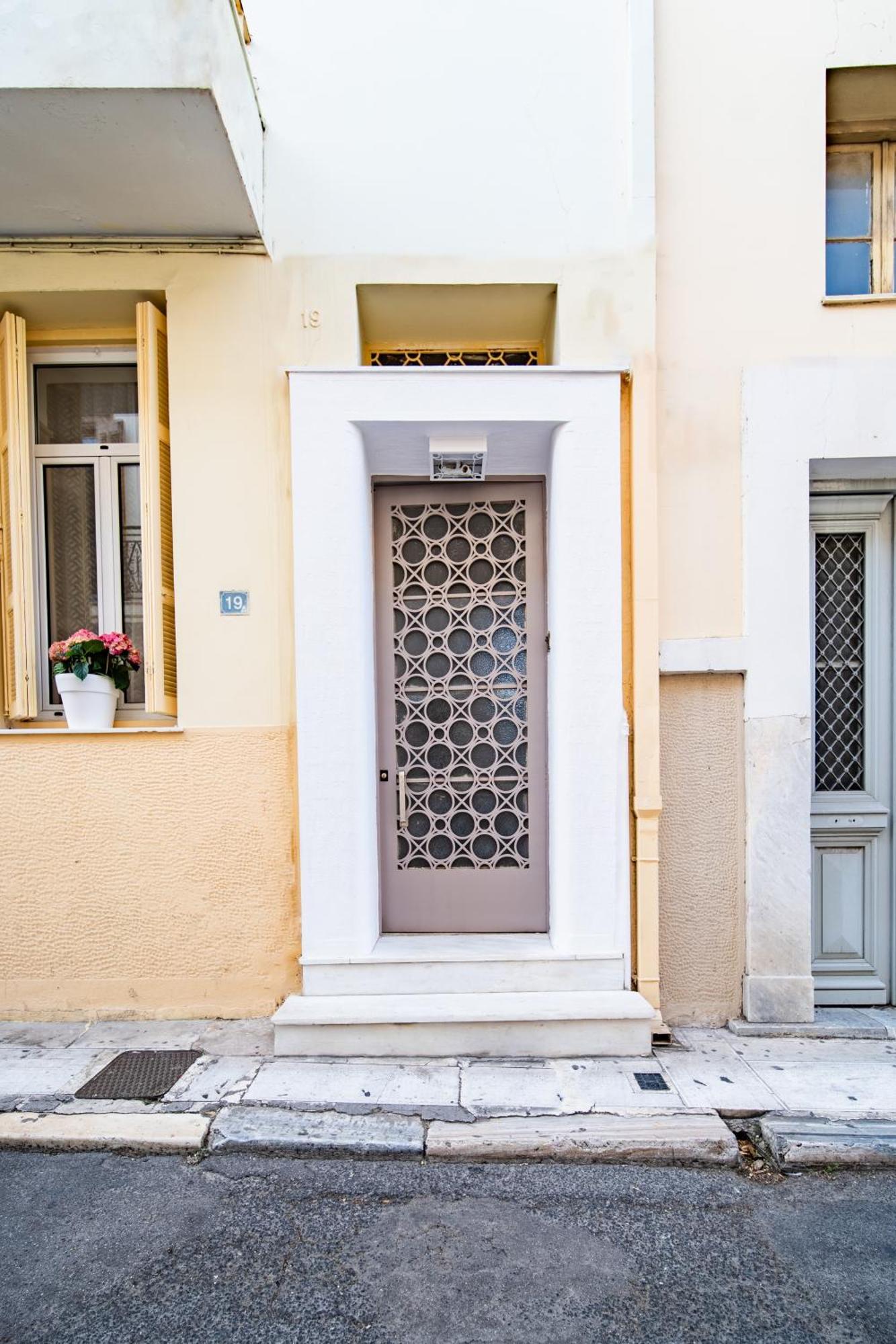 Oikia Tripodon Apartamento Atenas Exterior foto